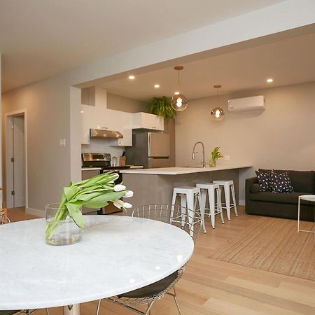 Explore Montreal From Sleek Contemporary Apartment By Den Stays Номер фото