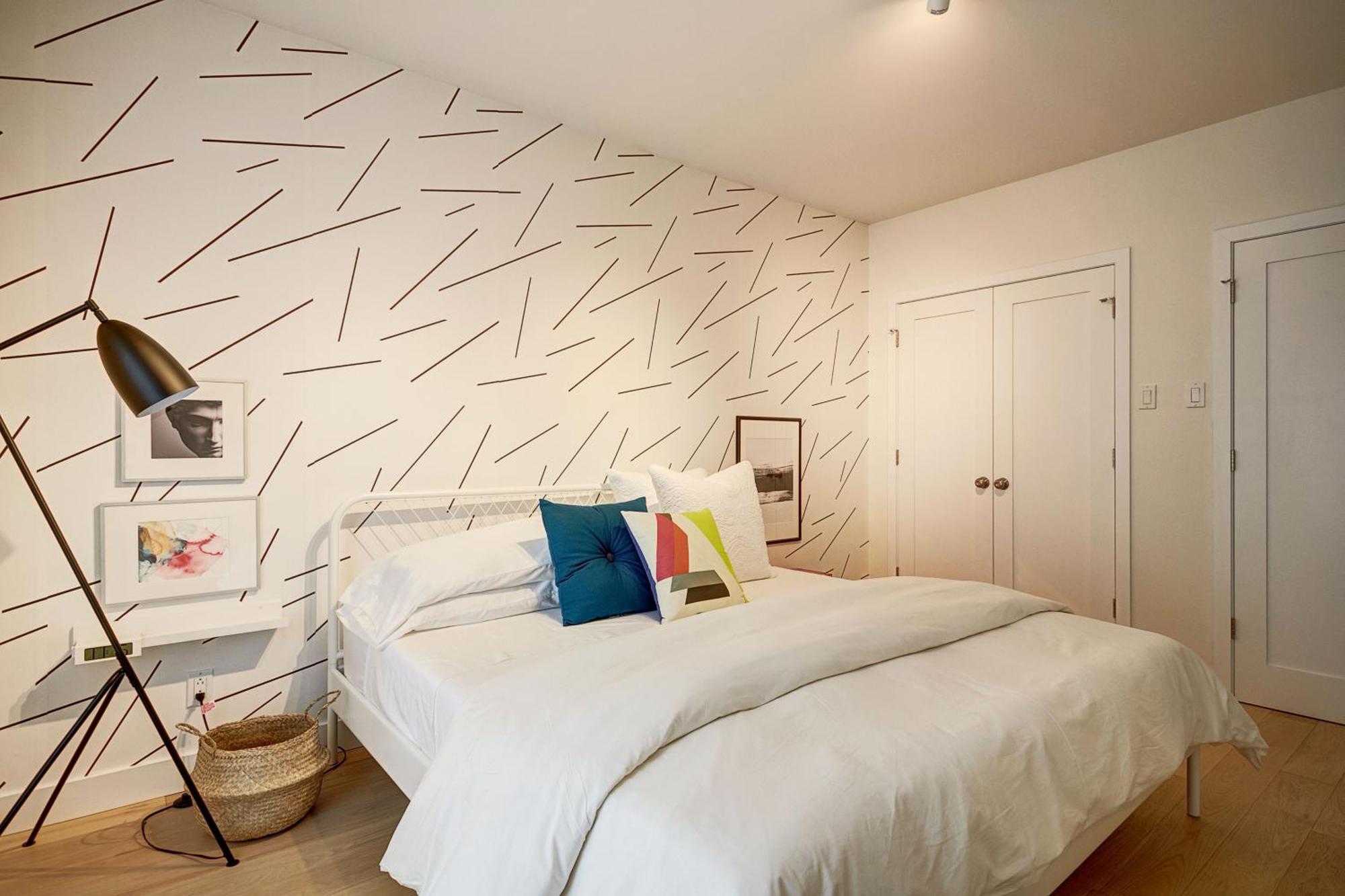 Explore Montreal From Sleek Contemporary Apartment By Den Stays Номер фото